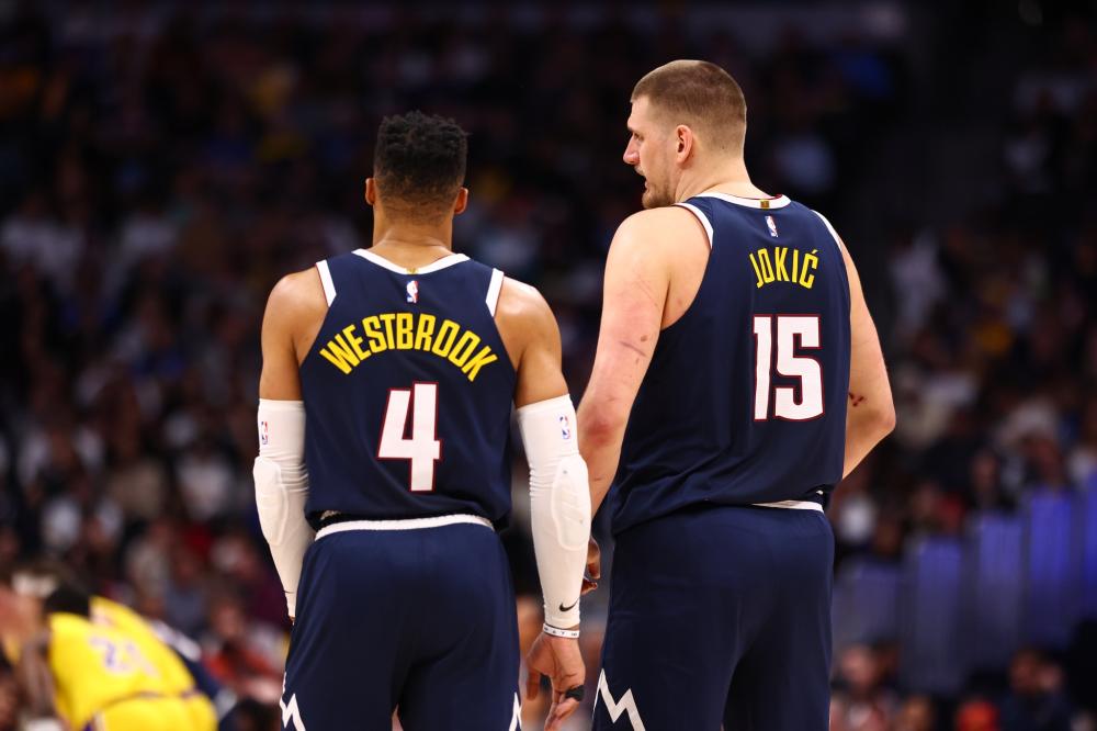 依然坚定围 依然坚定围